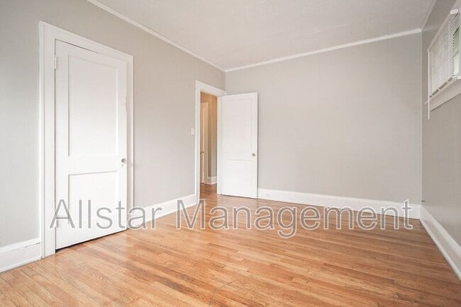 Building Photo - 3065 E Derbyshire Rd