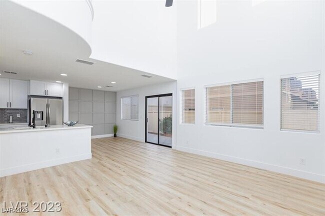 Building Photo - 971 Grand Cerritos Ave