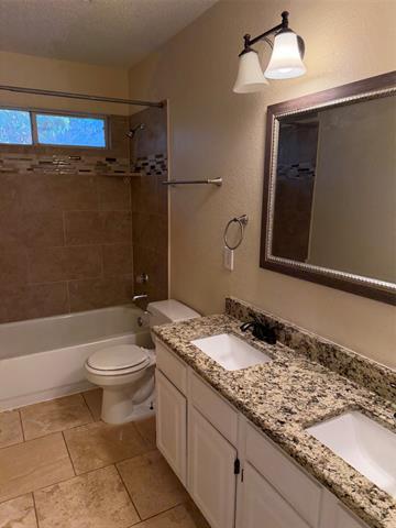 Building Photo - 608 Herefordshire Ln