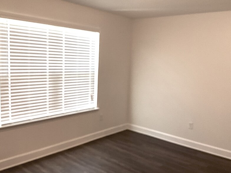 Building Photo - 1807 Silver Point