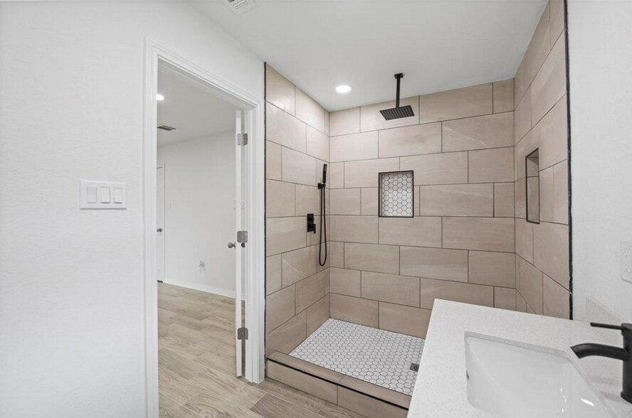Master Bathroom Shower - 22 13th Ave N