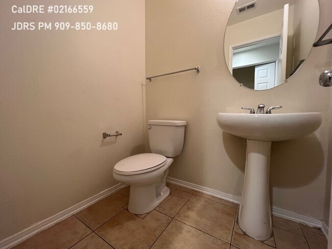 Building Photo - Rancho Cucamonga 3 bedroom Townhouse