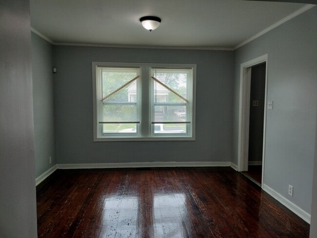 Building Photo - 10619 S Perry Ave