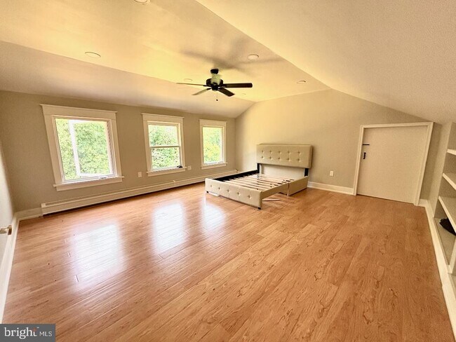 Building Photo - 847 Highspire Rd