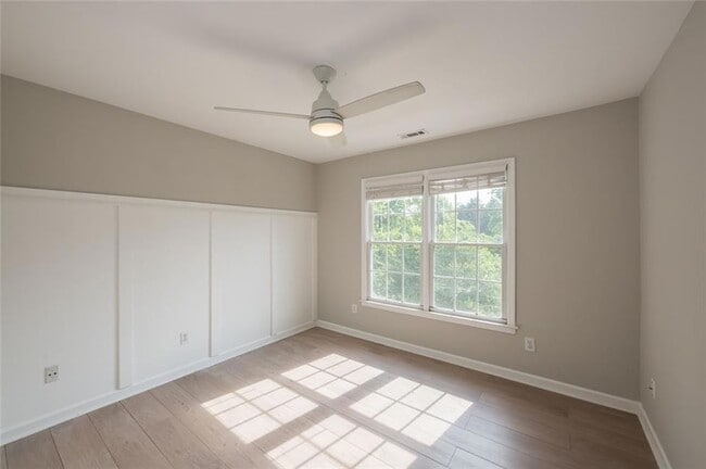 Building Photo - 1512 Fallen Leaf Ct SW