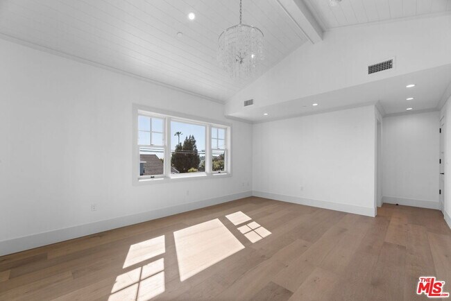 Building Photo - 566 Ida St