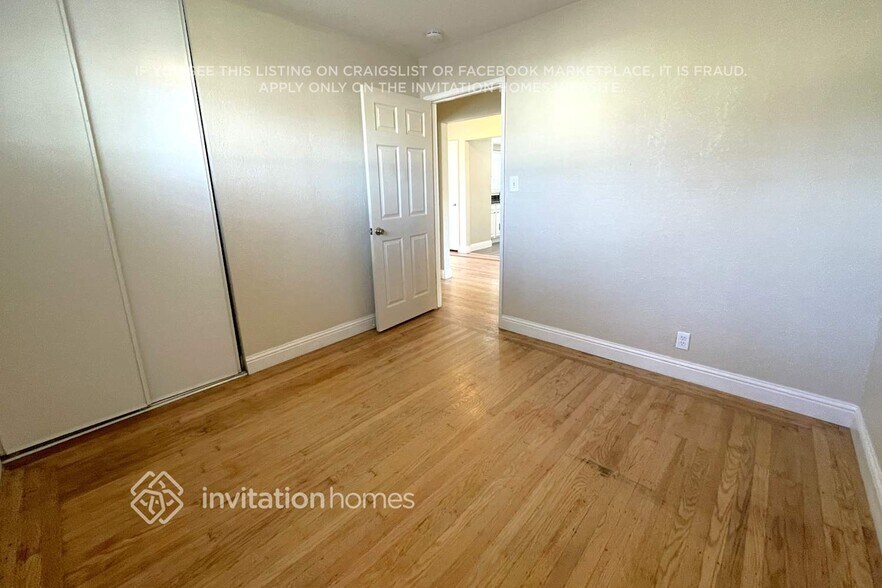 Building Photo - 1115 Vervais Ave