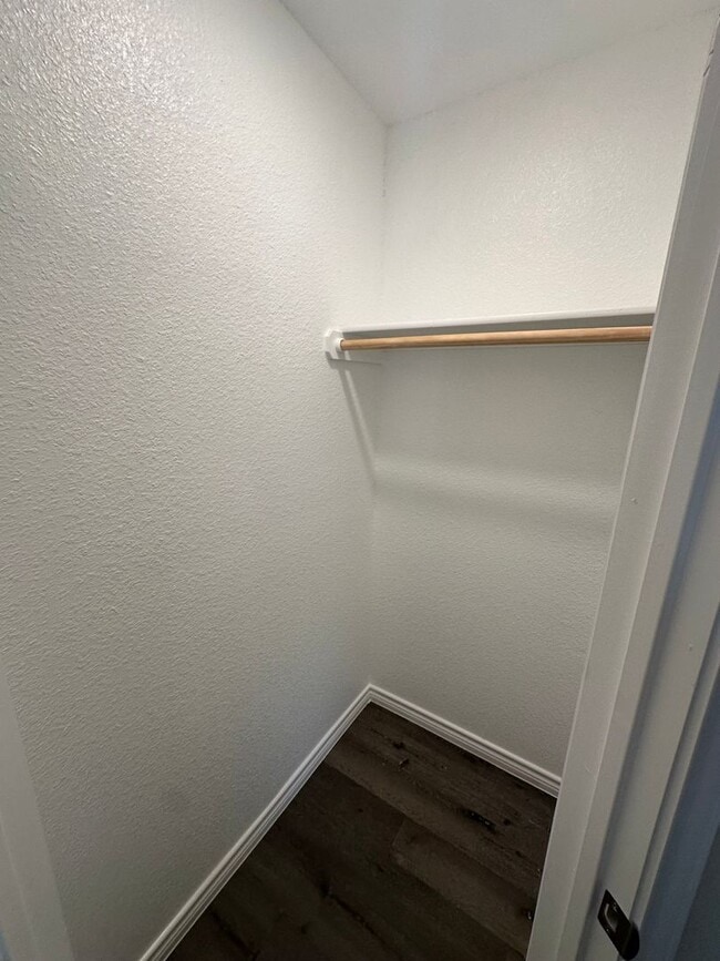 Building Photo - AVAILABLE NOW! - 2 WEEKS FREE (SECTION 8 A...