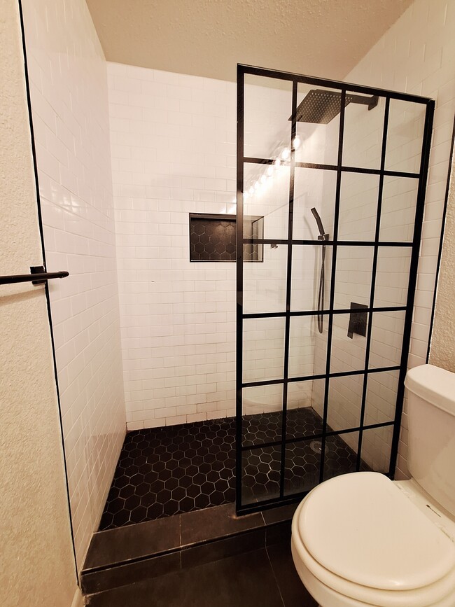 Building Photo - 1005 Ridgeline Dr