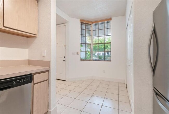 Building Photo - 761 SW 148th Ave