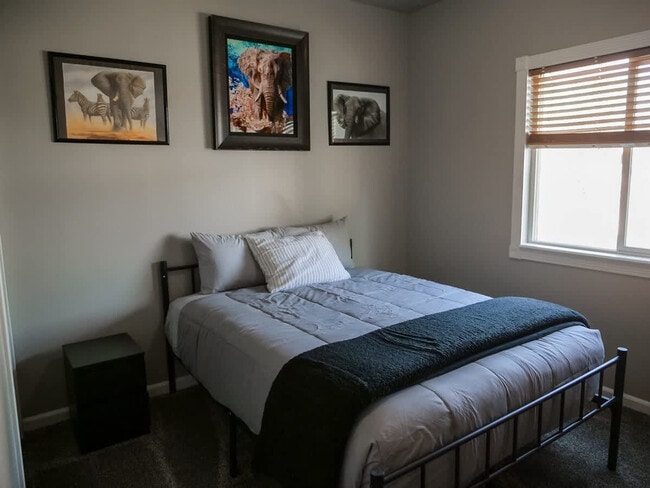 Building Photo - 151 Cub St W