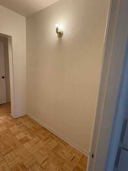 Building Photo - 1038 Buena Vista Dr SE