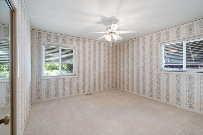 Building Photo - 3220 Fieldcrest Dr
