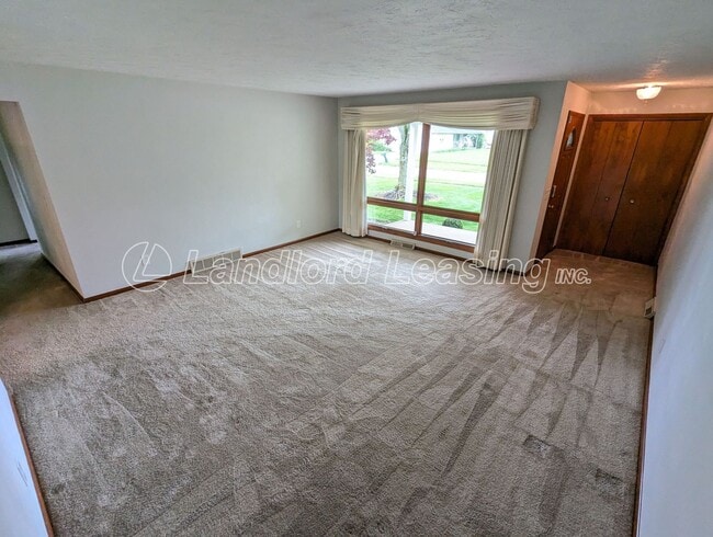 Building Photo - Charming 3-Bedroom Ranch with Spacious Lay...