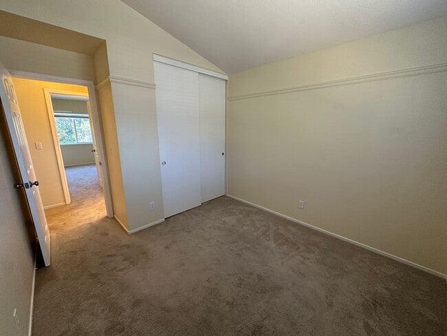 Building Photo - Beautiful 4 Bedroom, 2.5 Bath Tracy Home
