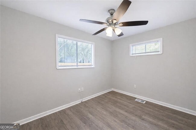 Building Photo - 2146 Brookview Dr NE