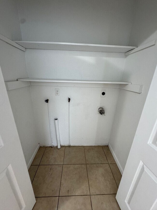 Building Photo - 1643 NE 70th St