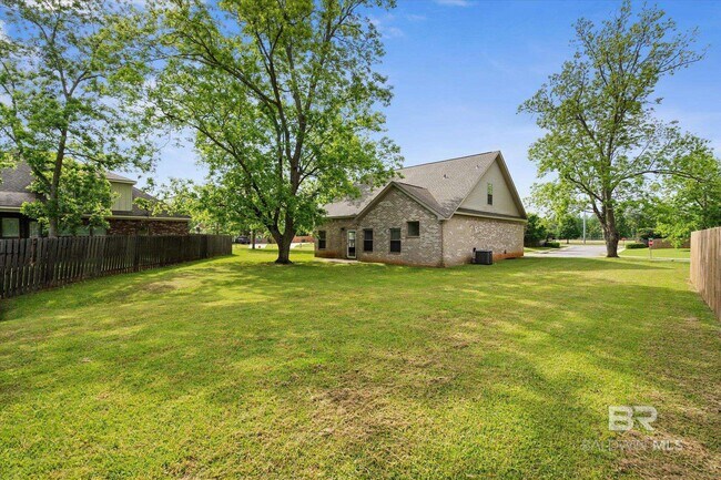 Building Photo - 8795 Bainbridge Dr