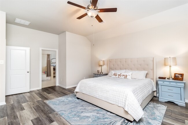 Building Photo - 323 Fanpalm Ct