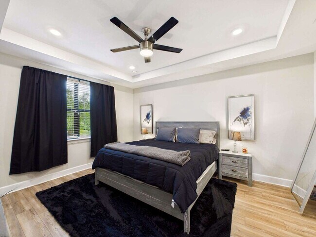 Building Photo - Furnished 3 Bedroom, 2 Bath Single-Family ...