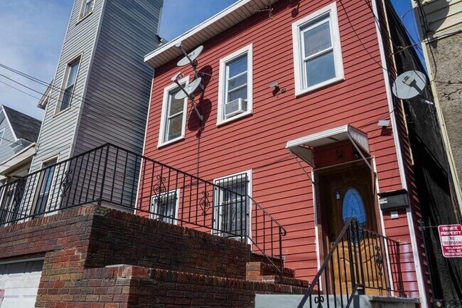 Building Photo - 542 41st St