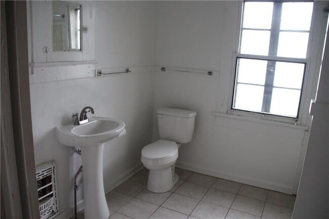Building Photo - 8134 Freret St