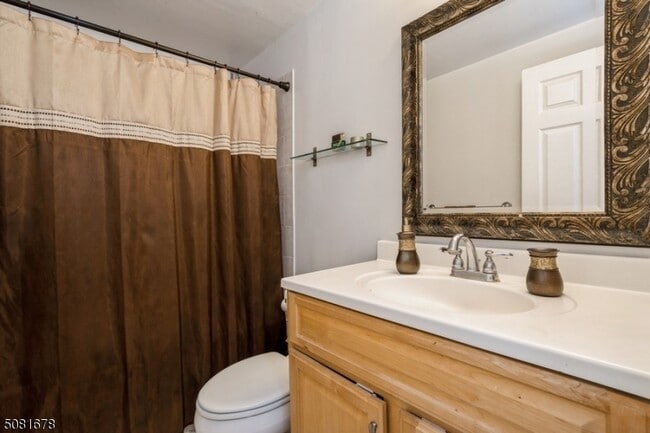 Building Photo - 42 Warren St