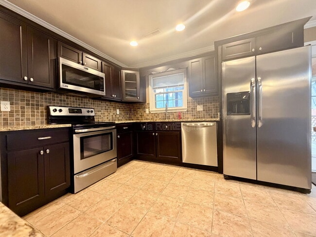 Building Photo - 1160 Greens Rd