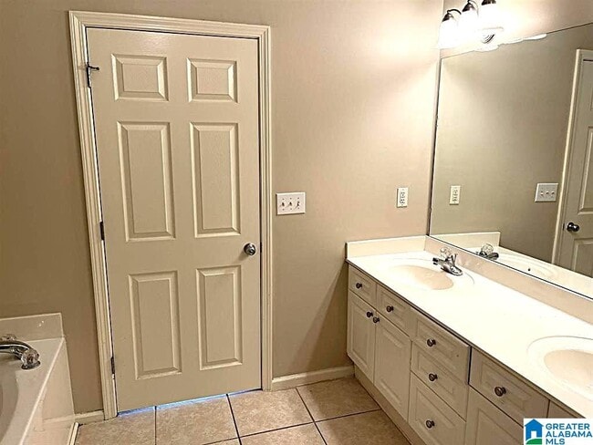 Building Photo - 156 Hayesbury Ct