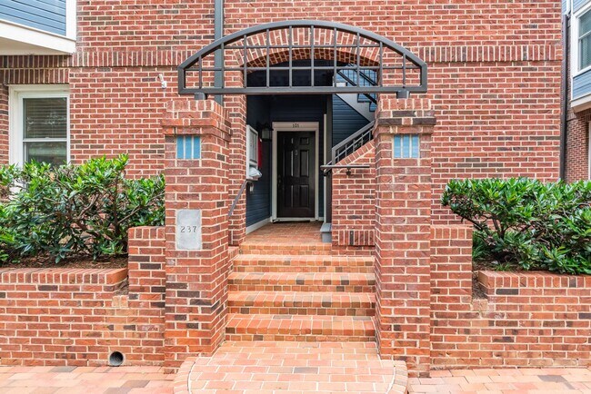 Building Photo - Downtown Living in Raleigh, NC!