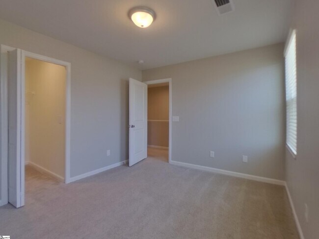 Building Photo - 120 Castlebrook Dr