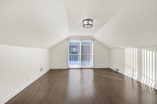 Building Photo - 3225 Illinois Rd