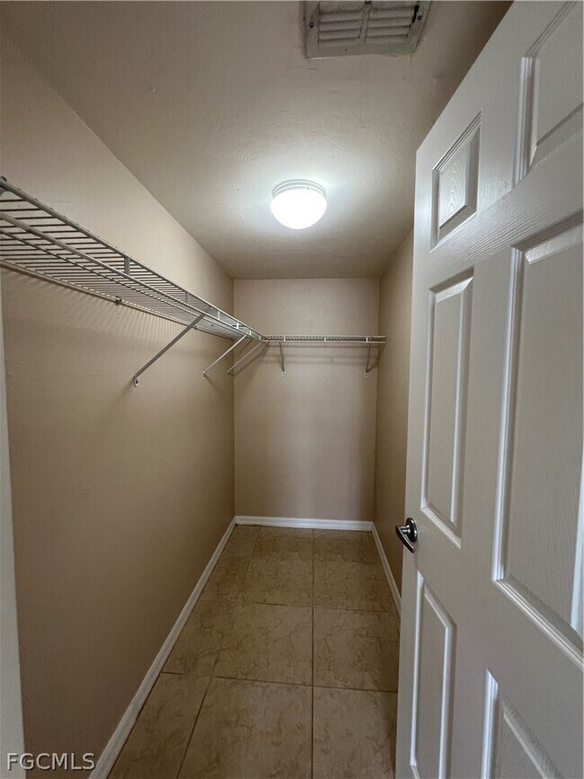 Building Photo - 4803 Sunset Ct