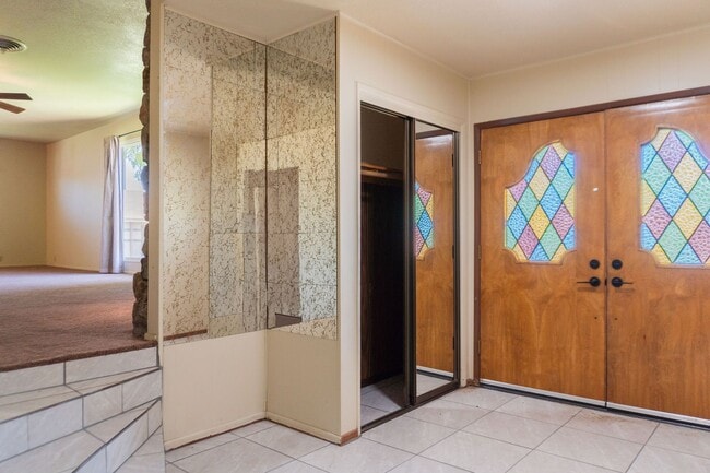 Building Photo - Spacious 3-Bedroom, 4-Bath Vintage Home wi...