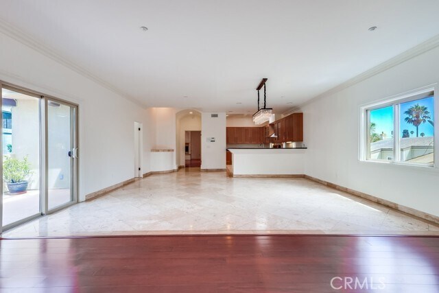 Building Photo - 512 N Juanita Ave