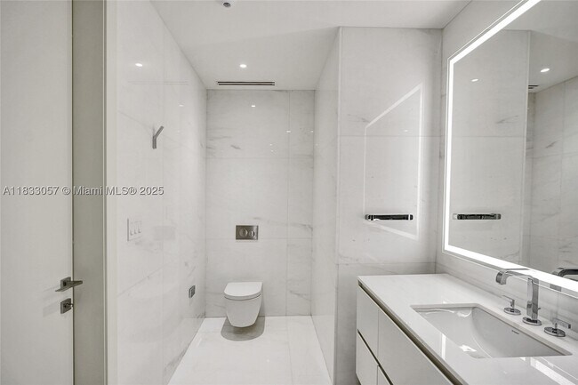 Building Photo - 300 Biscayne Blvd
