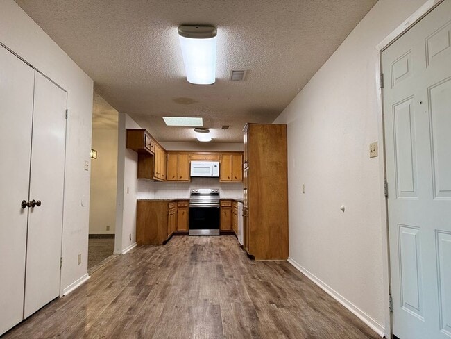 Building Photo - Home For Rent