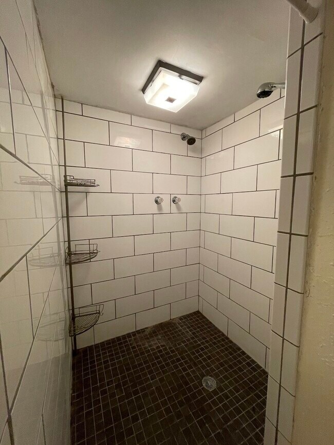 Building Photo - Wealthy St / Cherry St Duplex for Rent