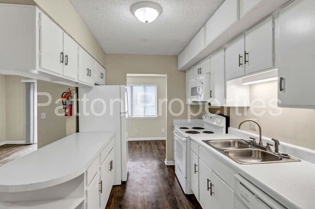 Building Photo - Point Arcadia Townhome