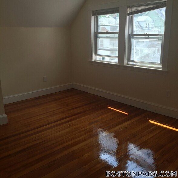 Building Photo - 32 Newcastle Rd