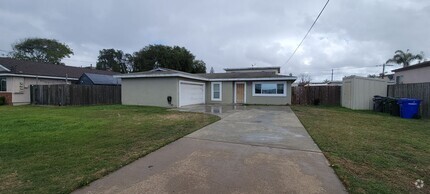 Building Photo - 3-Bed/2-Bath House w/2-Car Garage Near Str...