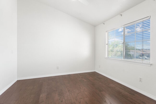 Building Photo - 45322 Pickford Ave