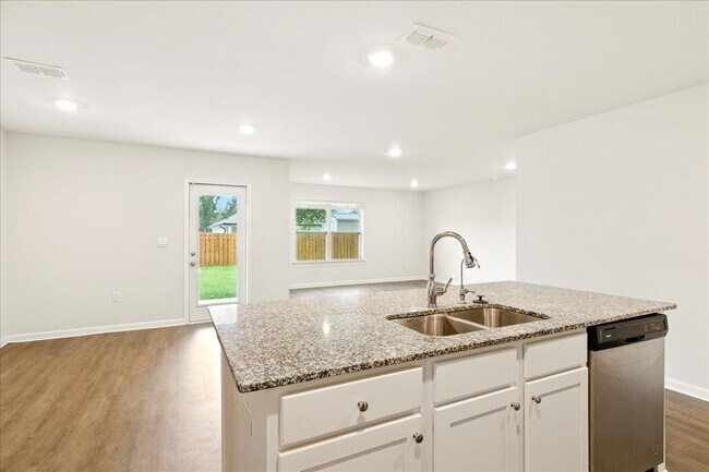 Building Photo - 18 E Sycamore Trl