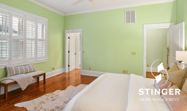 Building Photo - 14 Hayek St