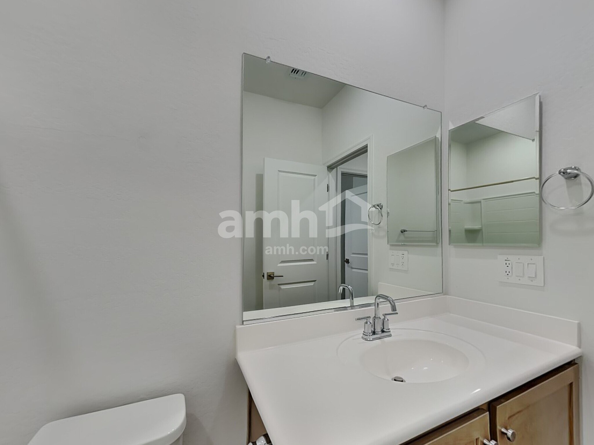 Building Photo - 781 S 150th Dr