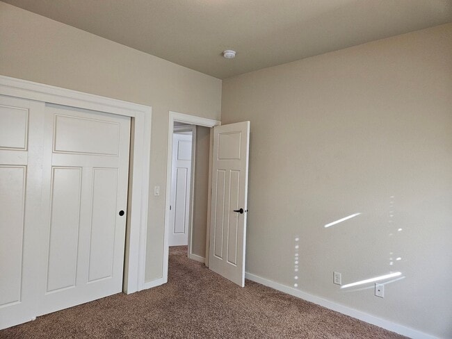 Building Photo - 3Bd/2Ba Two story townhouse - Available soon!