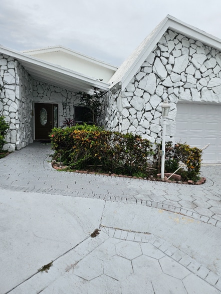 Primary Photo - 740 Bluebird Ln