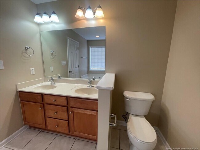 Building Photo - 1932 Lioncoward Dr