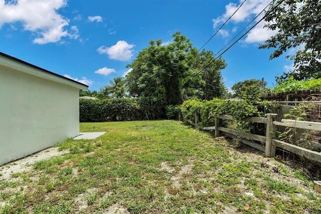 Building Photo - 14620 Tyler St