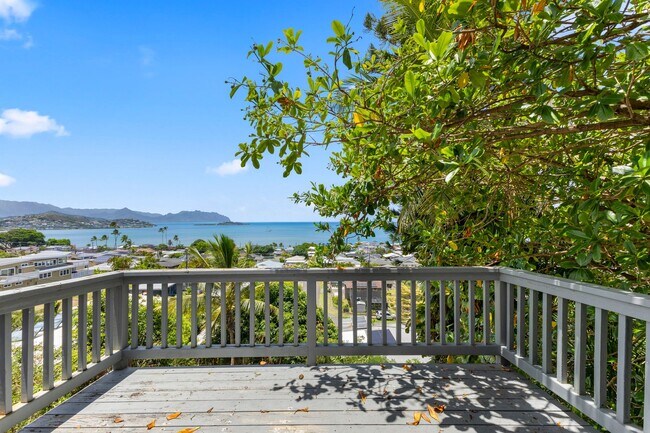 Building Photo - Pet Friendly Kaneohe House with Breathtaki...
